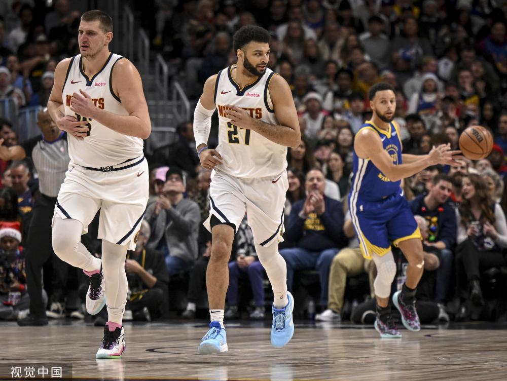 队攻防两端 队攻防两端