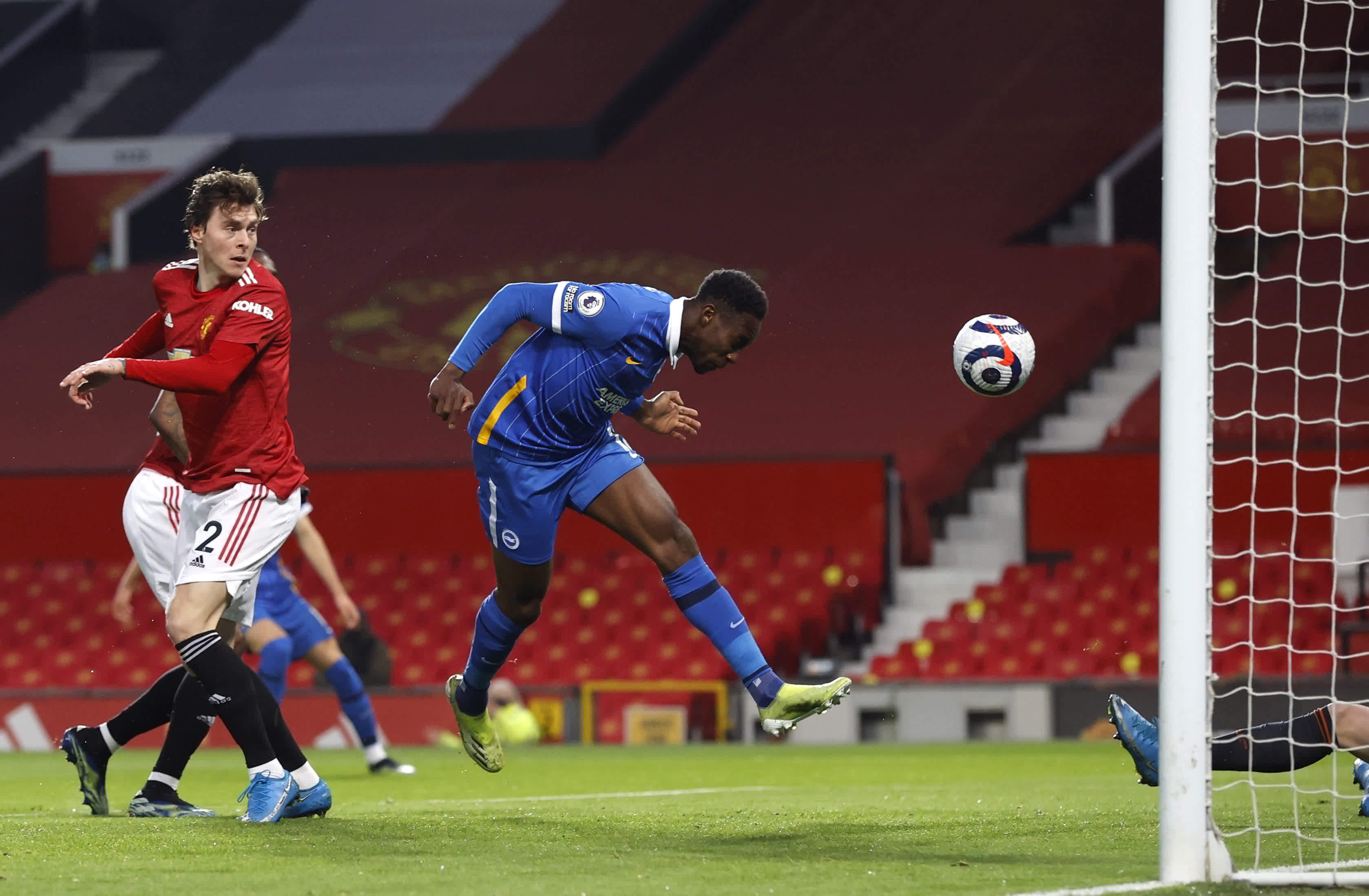 倒地捂腿 倒地捂腿