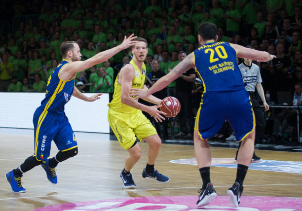 虽然飞身抢 虽然飞身抢