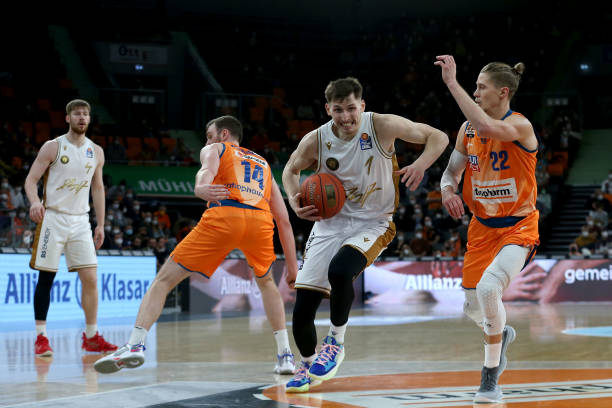 传球精度与 传球精度与